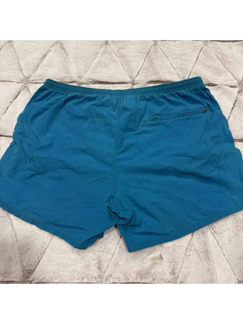 Columbia Men's Medium Blue Nylon Athletic Shorts Comfortable and Lightweight
